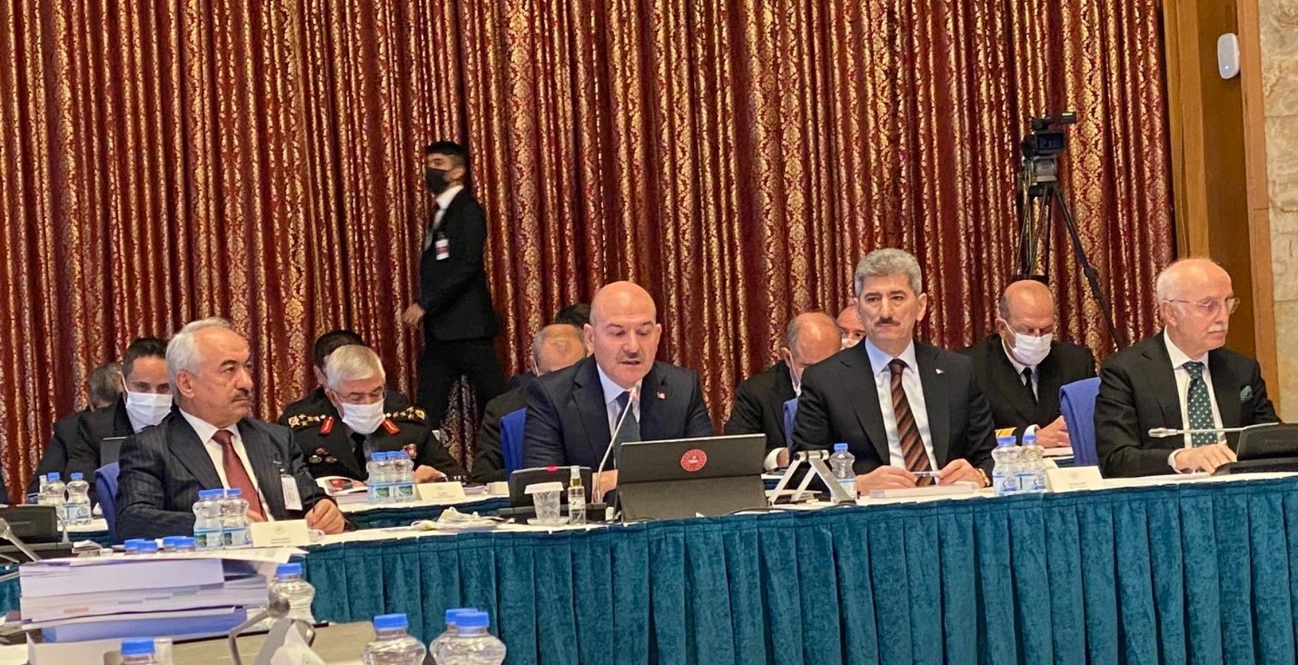 Bakan Soylu'dan terörle mücadeleden bahsederken gülen CHP'li Engin Özkoç'a tepki